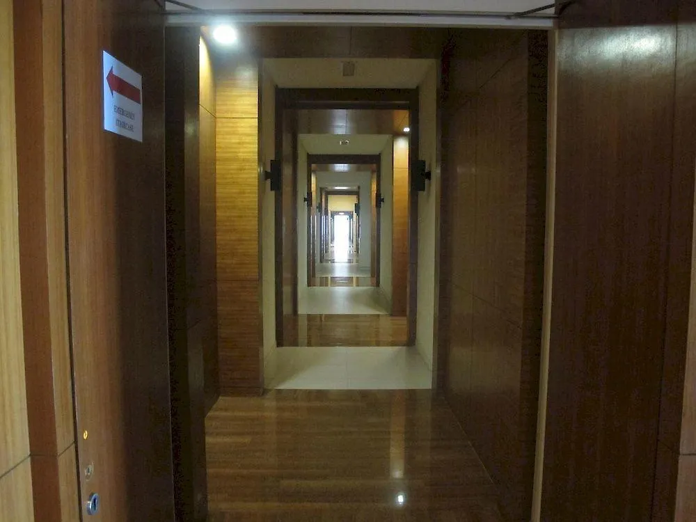 Marina Suites At Straits Quay George Town 3*,